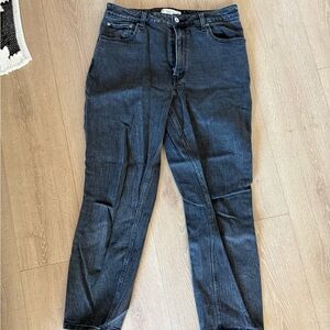 Classic Black Straight Leg Jeans with Timeless Appeal